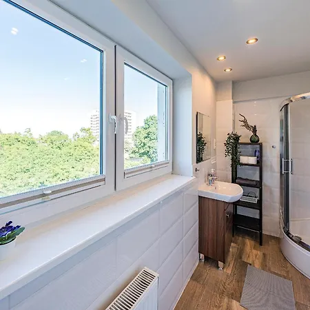 Family & Friends, 70 M2 Balcony, Only 3 Min To The Beach! Free Parking *
