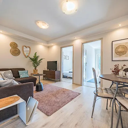 Family & Friends, 70 M2 Balcony, Only 3 Min To The Beach! Free Parking Sopot