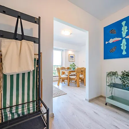 Family & Friends, 70 M2 Balcony, Only 3 Min To The Beach! Free Parking Apartman