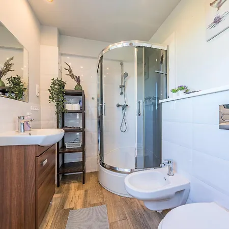 Apartman Family & Friends, 70 M2 Balcony, Only 3 Min To The Beach! Free Parking *