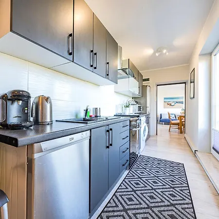 Family & Friends, 70 M2 Balcony, Only 3 Min To The Beach! Free Parking Apartmán *
