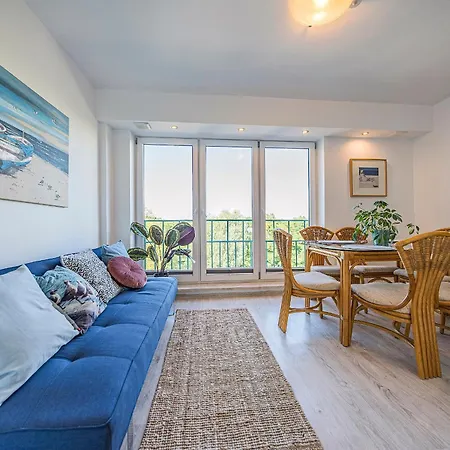 Family & Friends, 70 M2 Balcony, Only 3 Min To The Beach! Free Parking *