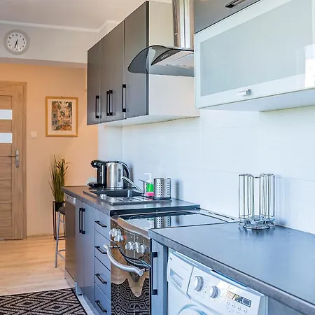 Family & Friends, 70 M2 Balcony, Only 3 Min To The Beach! Free Parking Apartmán
